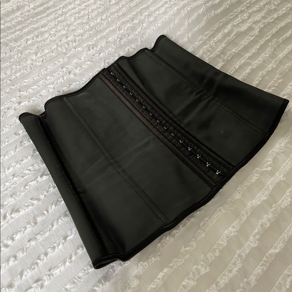 Top - Picture 3 of 7